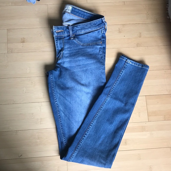 Hollister Jeans - 5L - Picture 1 of 3